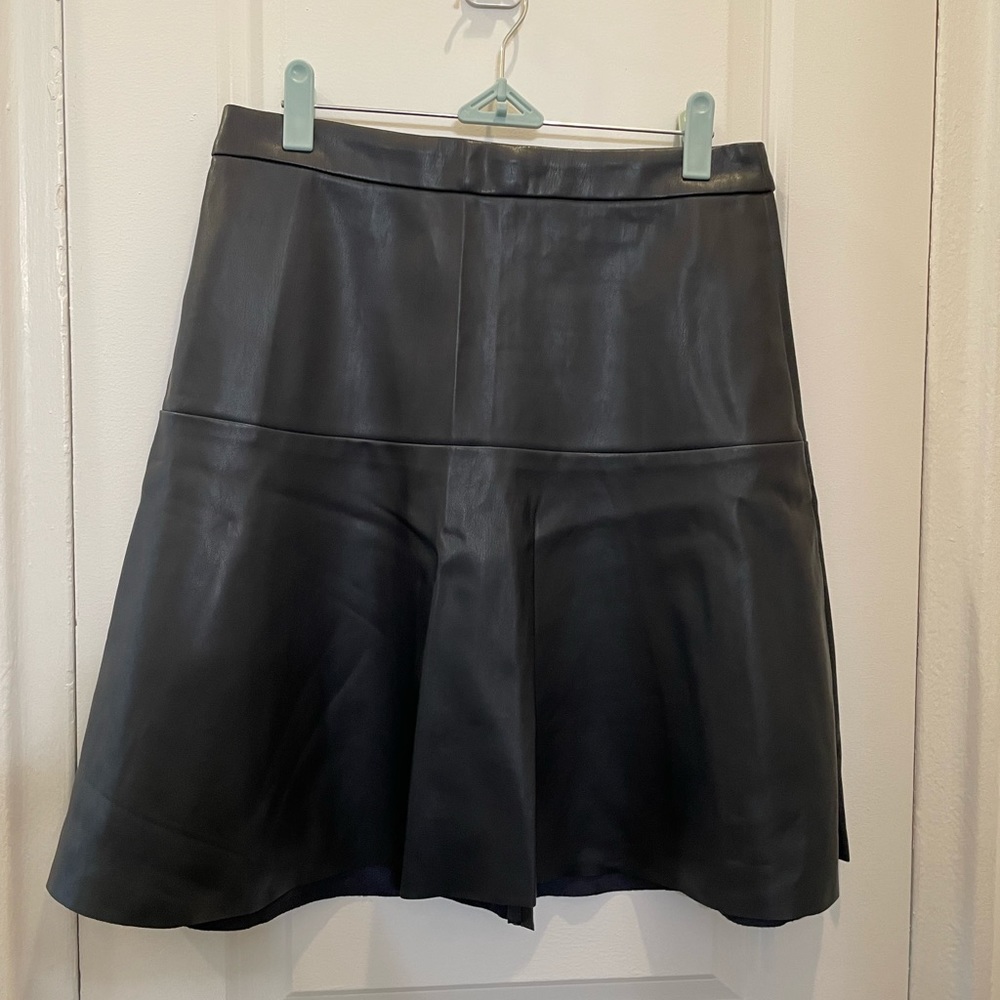 Ann Taylor Faux Leather Skirt Black Size 6 NWT